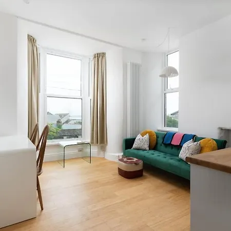 Stunning Central Penzance Apartment With Sea Views Exterior photo