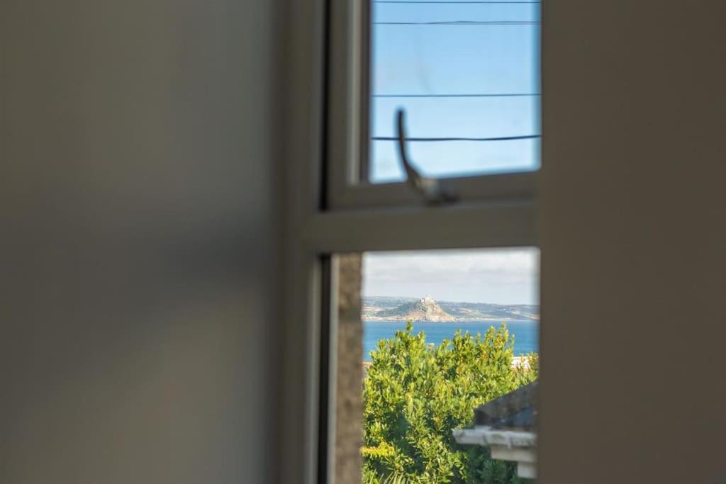Apartment Stunning With Sea Views *