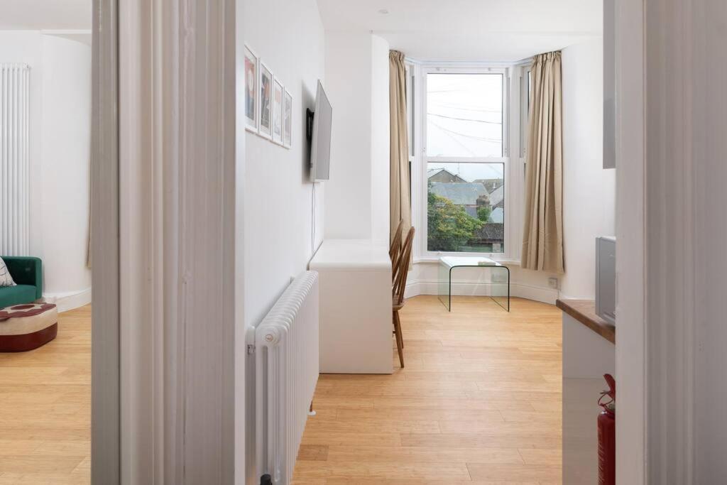 Apartment Stunning With Sea Views *