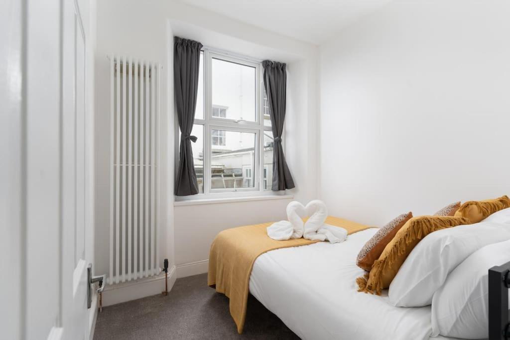 Stunning With Sea Views *